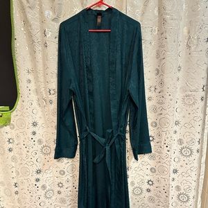 Fenty SavageX men’s robe, size large